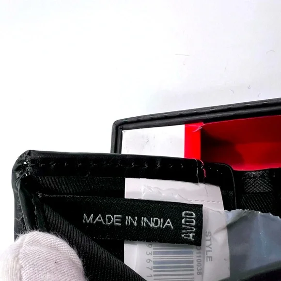 ⭐️GUESS💯 BLACK TRI FOLD MENS BLACK WALLET, GUESS LOGO INDENTED - Picture 9 of 15